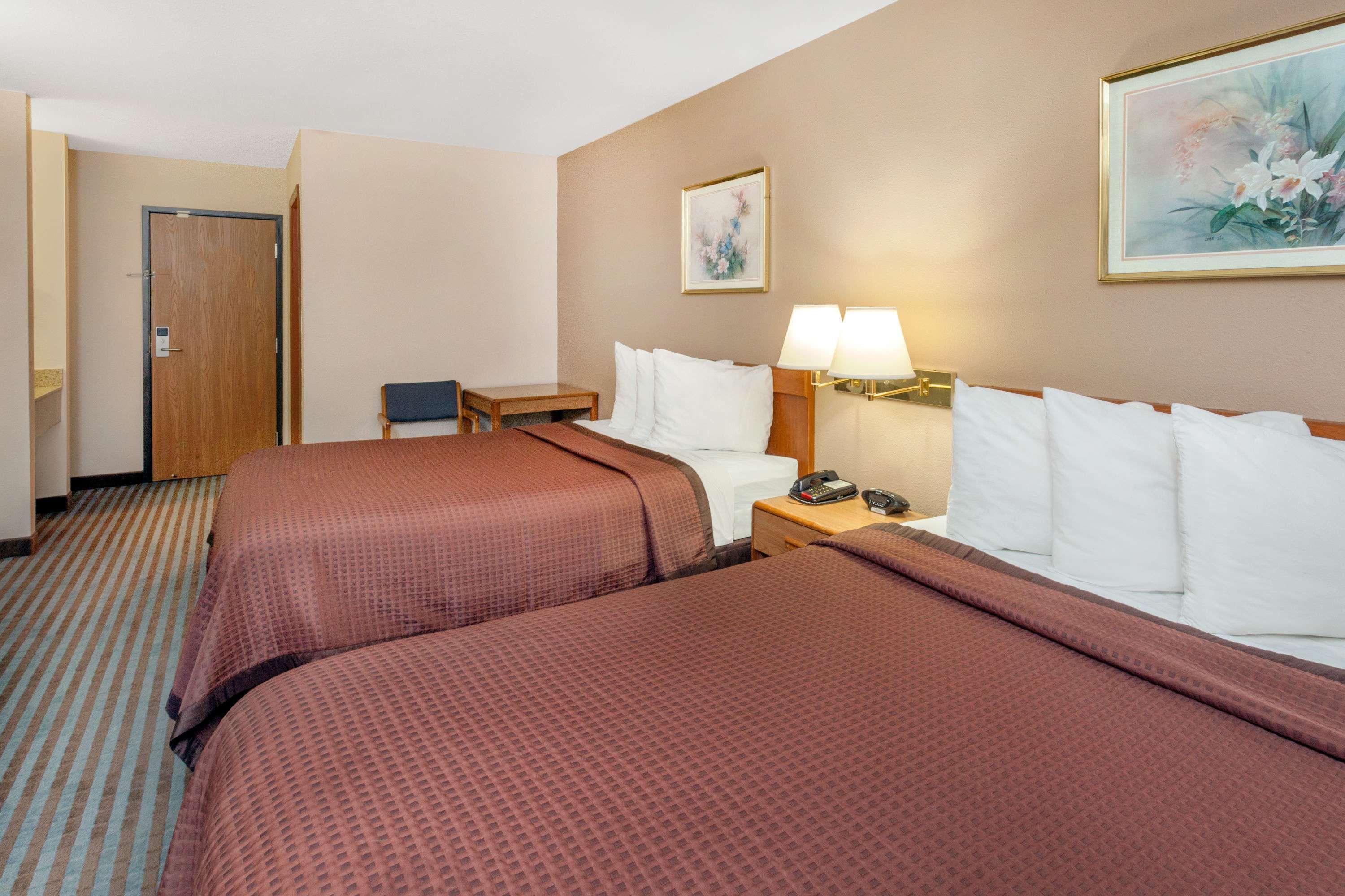 Days Inn By Wyndham Charleston Zewnętrze zdjęcie