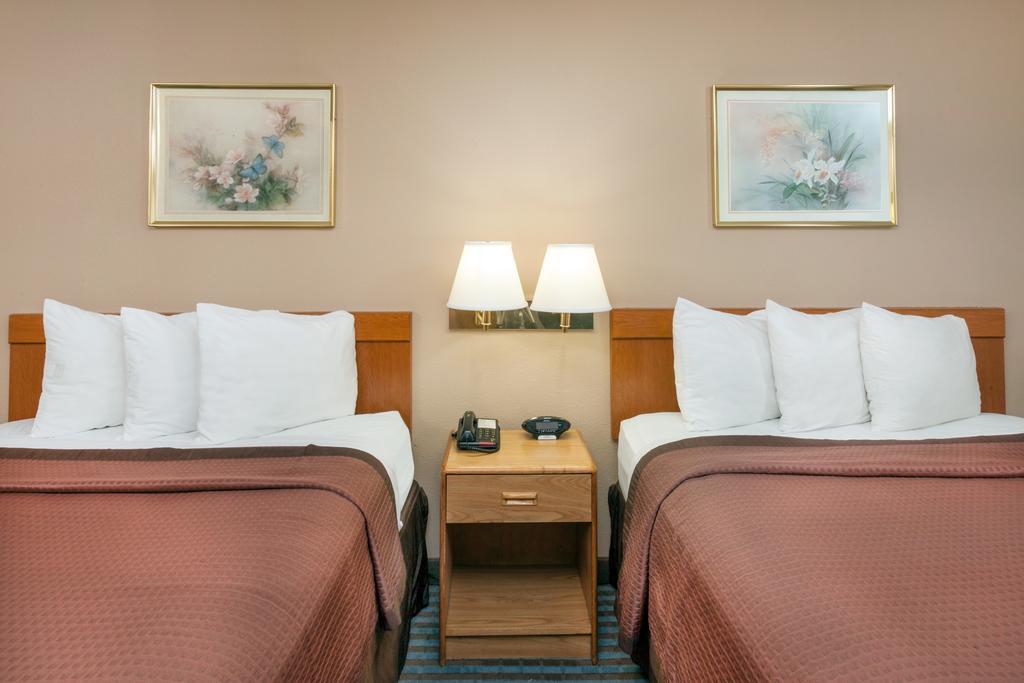 Days Inn By Wyndham Charleston Zewnętrze zdjęcie